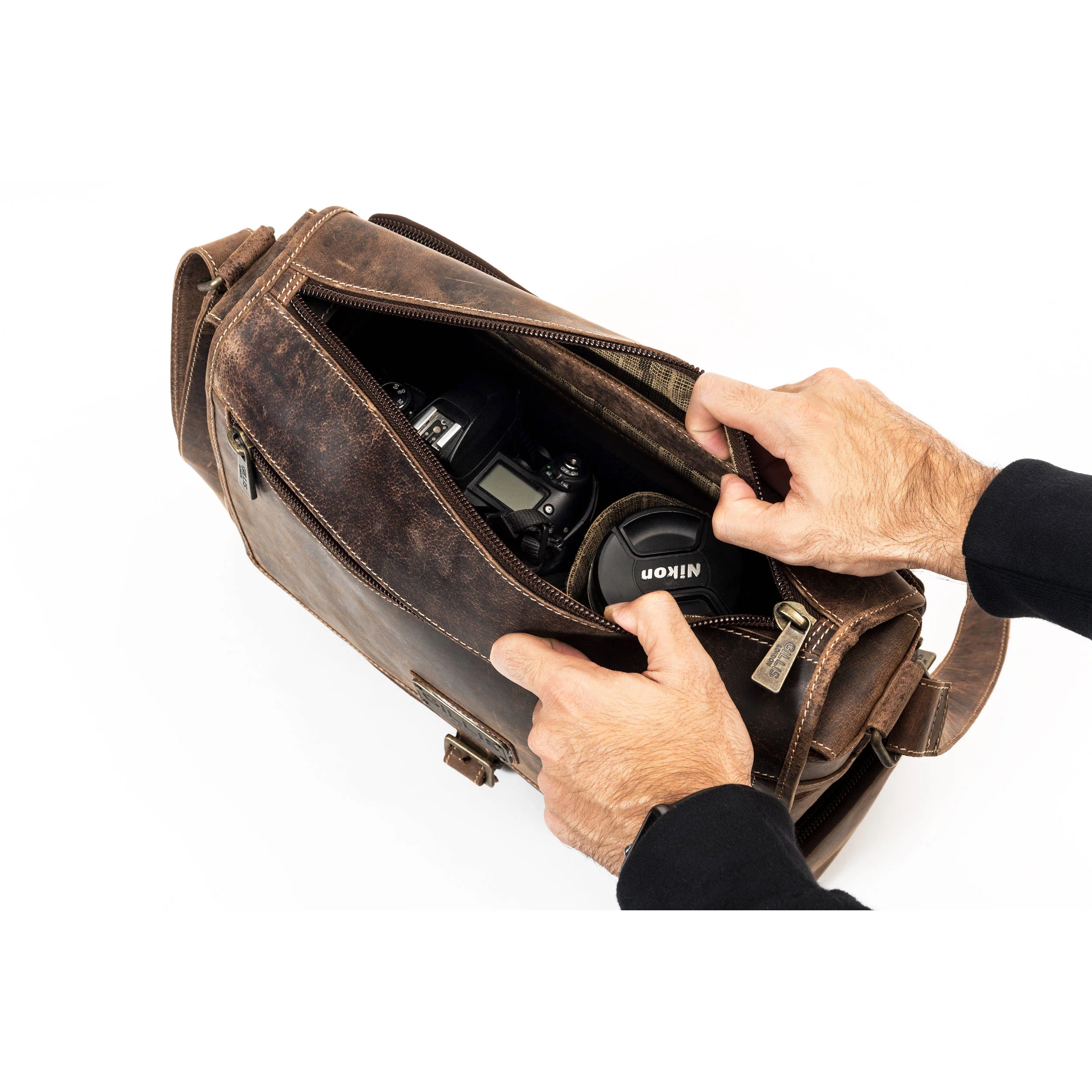 GILLIS LONDON Trafalgar Leather Messenger Bag (Brown) - Image 9