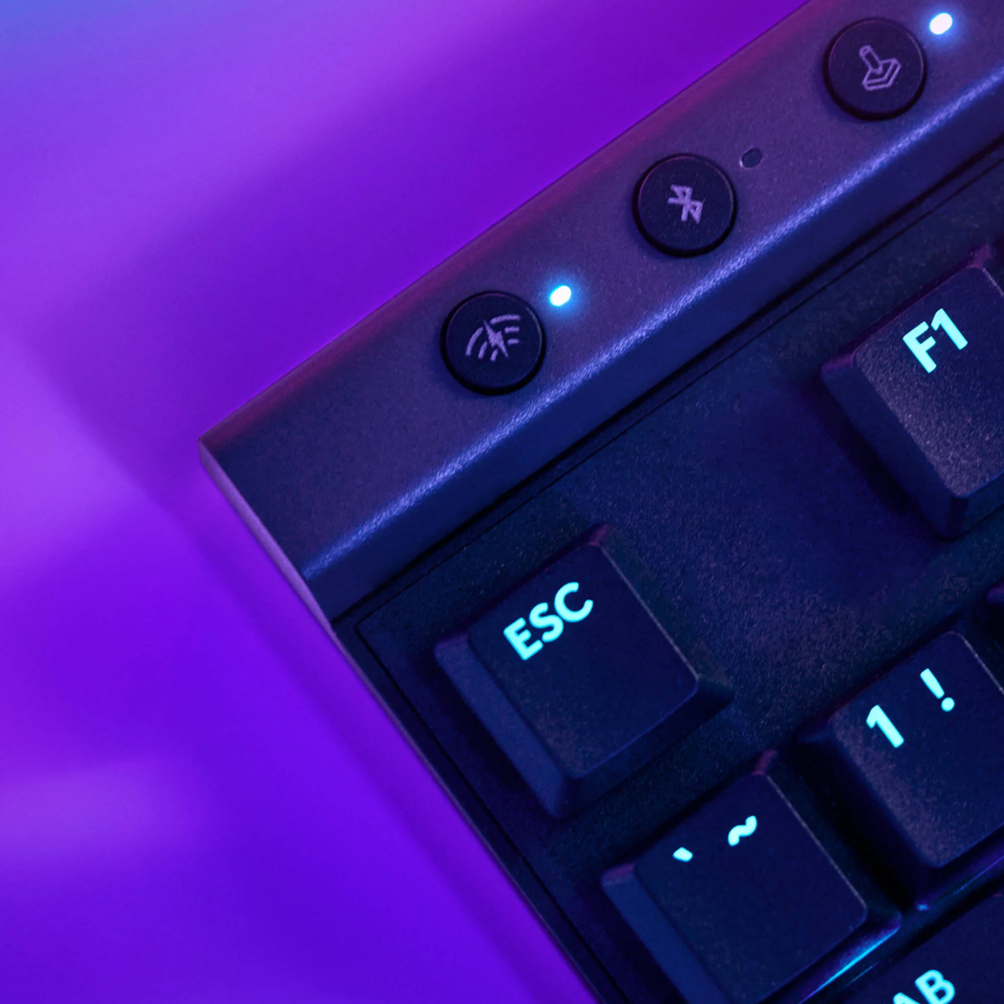 Logitech G G515 LIGHTSPEED TKL Wireless RGB Mechanical Gaming Keyboard (Black, GL Tactile) - Image 5