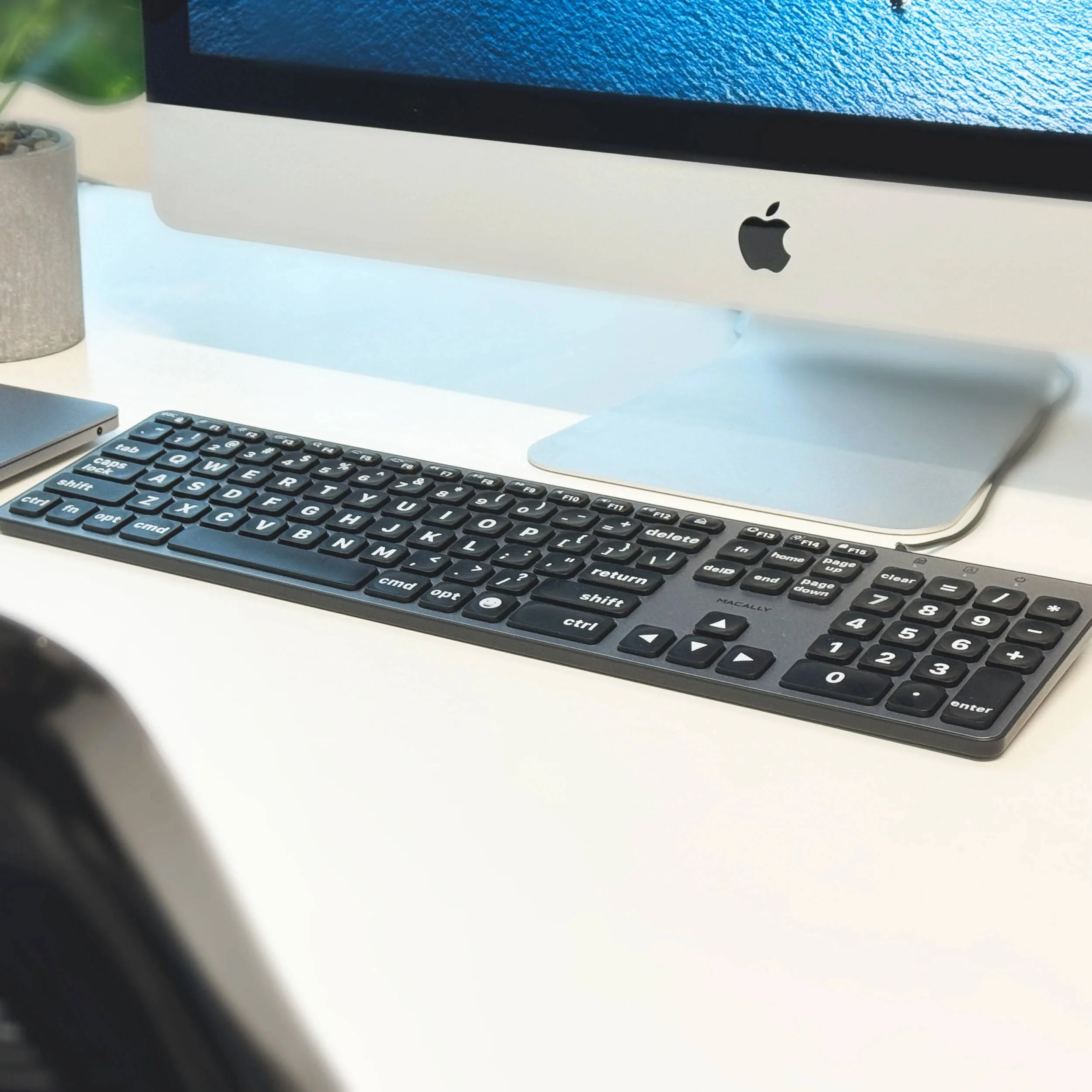 Macally Wired Large-Print Backlit Keyboard for Mac (Space Gray) - Image 7