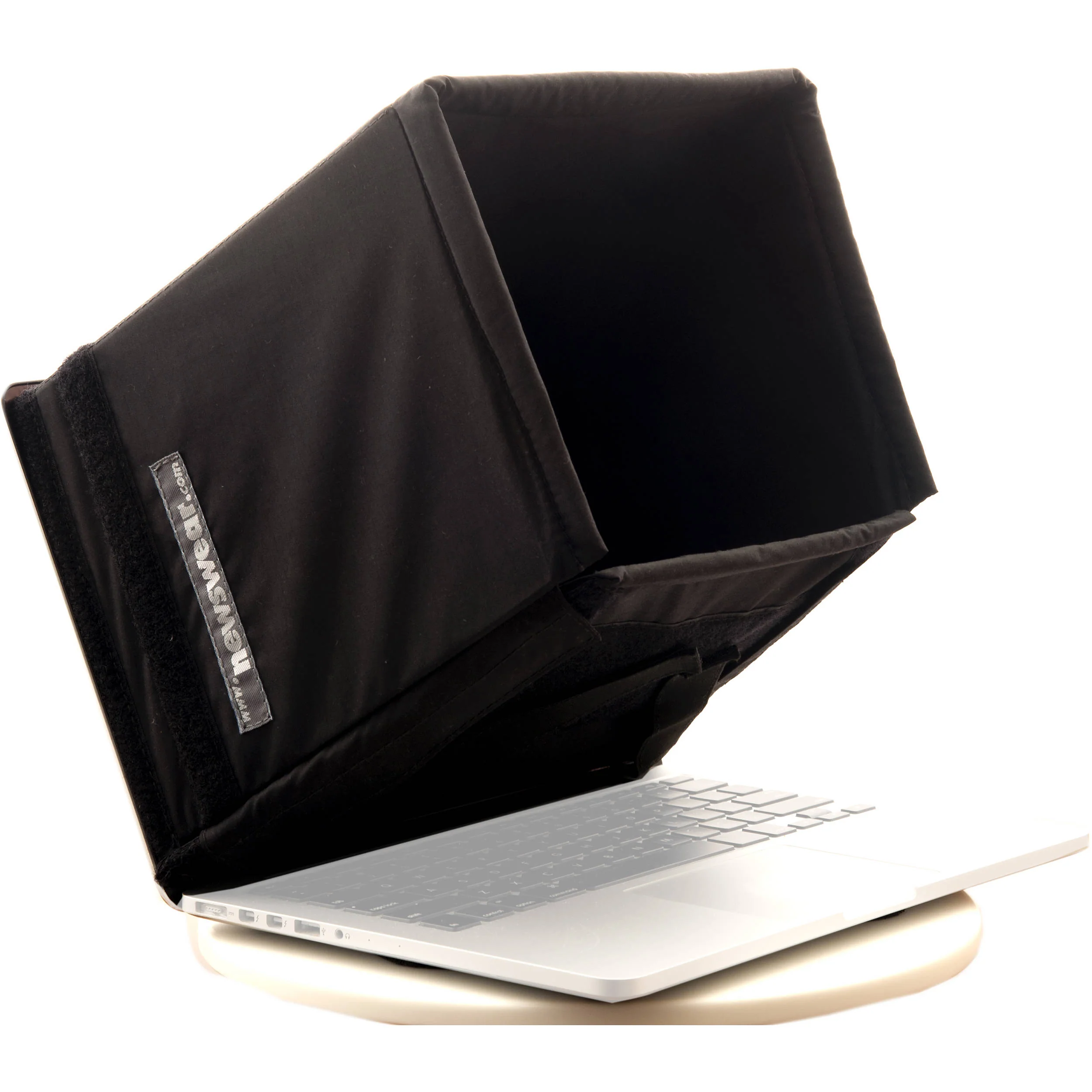 Newswear Darkroom 15" Laptop Shade & Cape - Image 2
