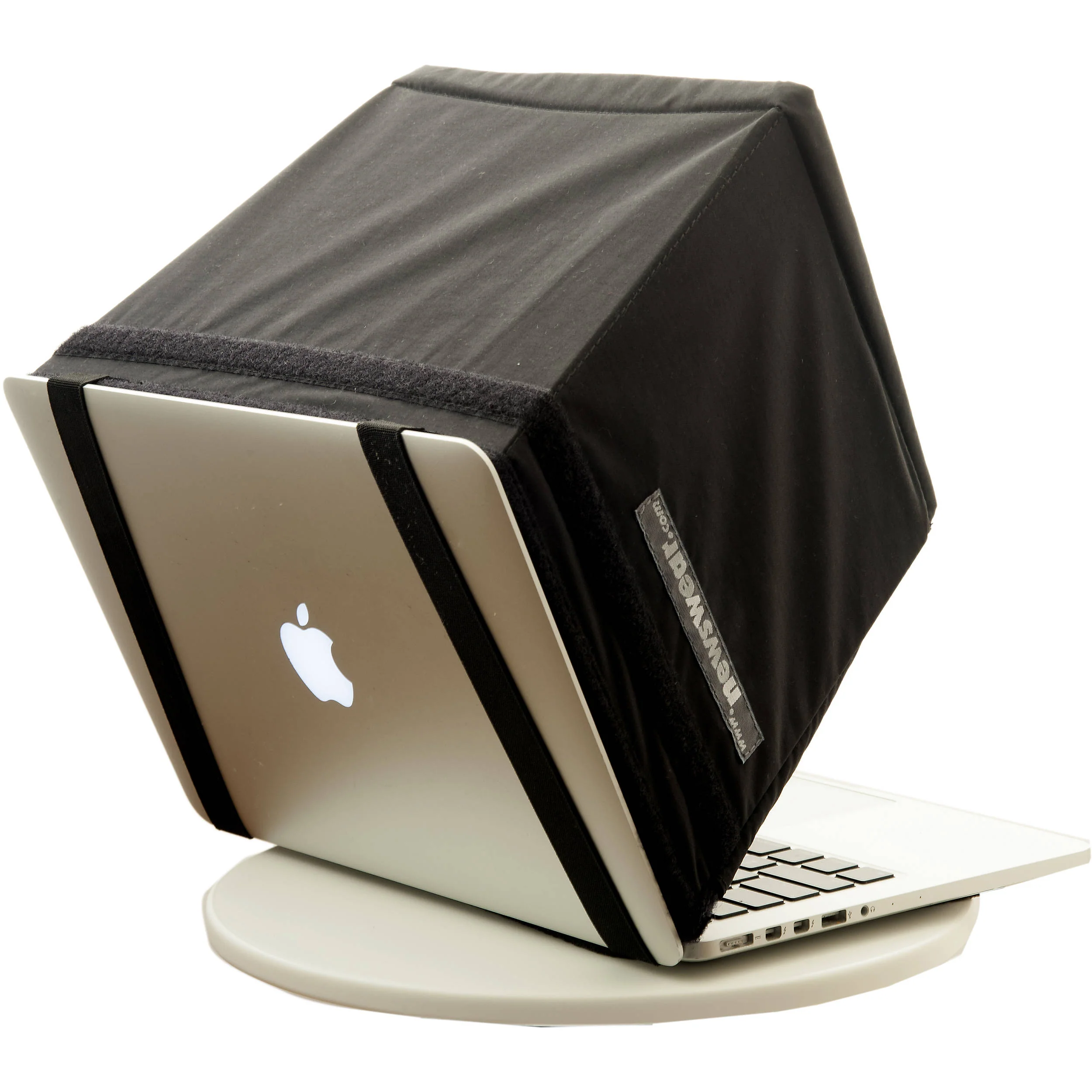 Newswear Darkroom 15" Laptop Shade & Cape - Image 4
