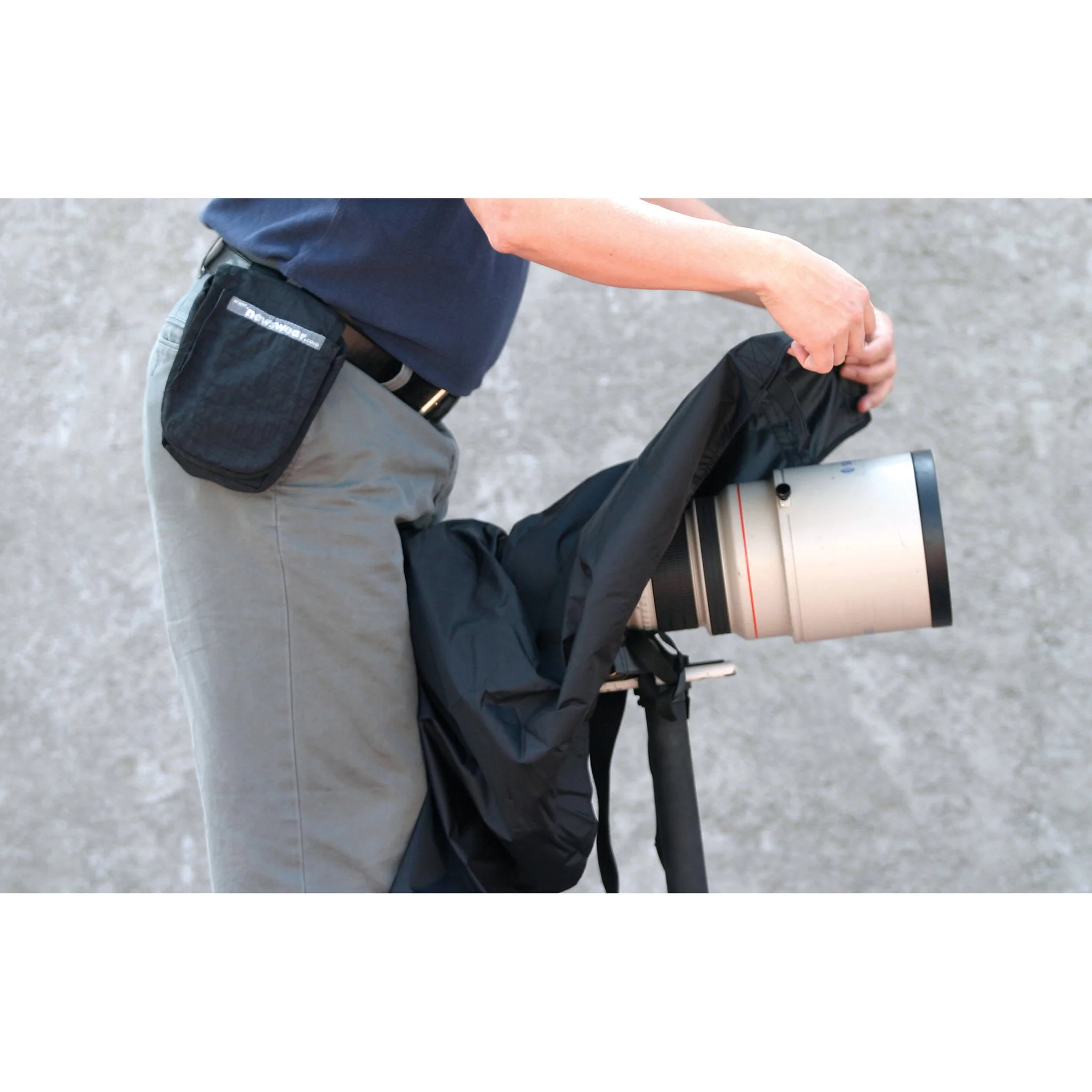 Newswear Long Lens Rain Poncho for Canon - Image 3