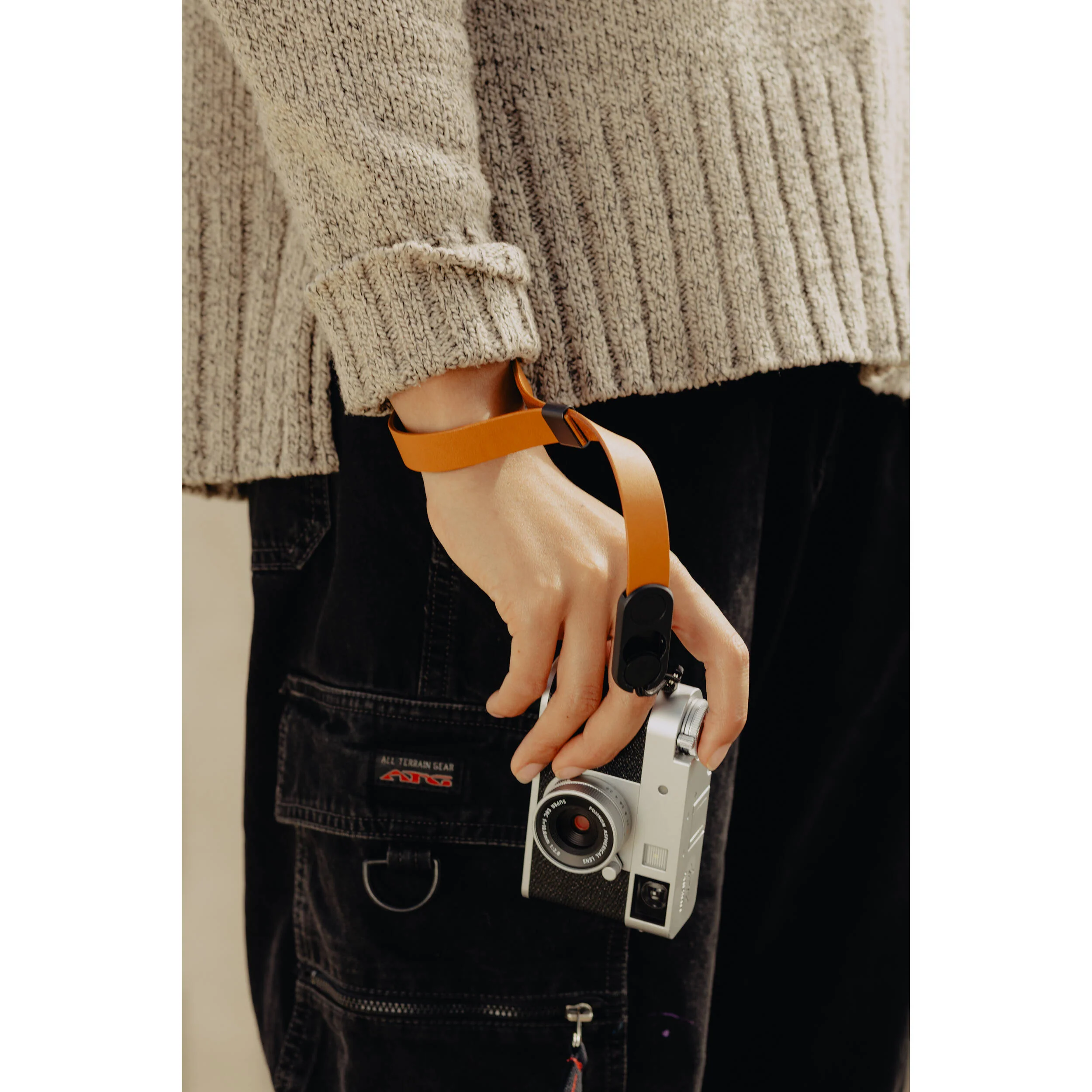 Peak Design Cuff Leather Camera Wrist Strap (Amber) - Image 3